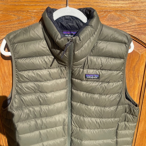 EUC Patagonia Men’s Down Sweater Puffer Vest (Green/Black) Size: Large - Picture 5 of 9